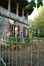 chambres d'hotes du chateau de Marmon - salle petit déjeuner chambres d'hotes du chateau de Marmont en Dombes, acces direct au golf de Bresse (Ain)