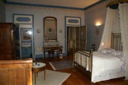 chambre romantique du chateau de Marmont chambres d'hotes du chateau de Marmont en Dombes, acces direct au golf de Bresse (Ain)