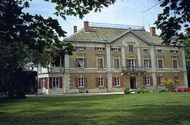 chambres d'hôtes du château de Marmont - façade Est chambres d'hotes du chateau de Marmont en Dombes, acces direct au golf de Bresse (Ain)